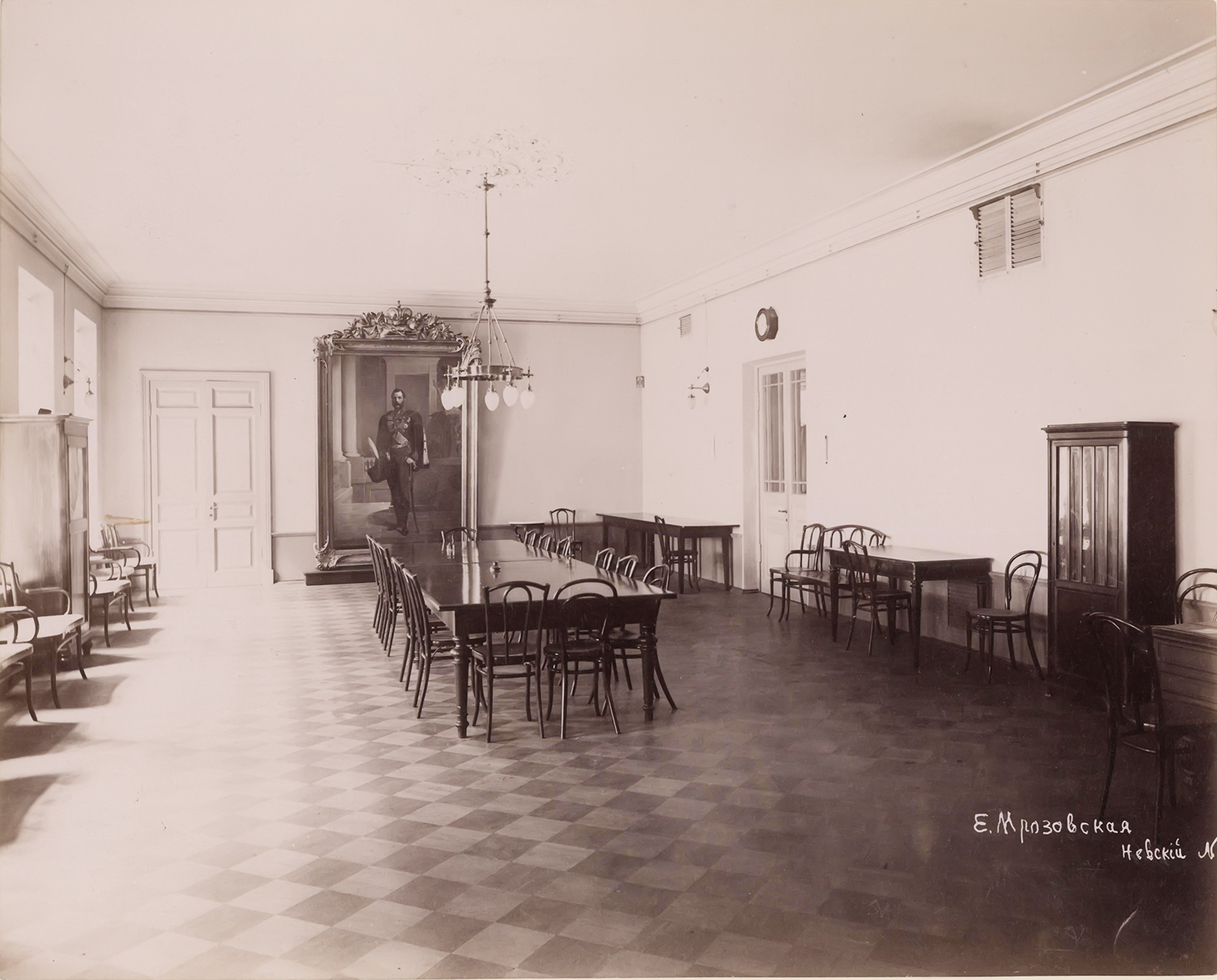 Рекреация 2-го этажа здания Санкт-Петербургской консерватории. 1896
